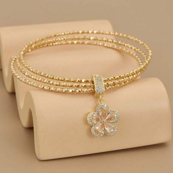 Elegant Gold Flower Pendant Bracelet - Picture 2 of 3